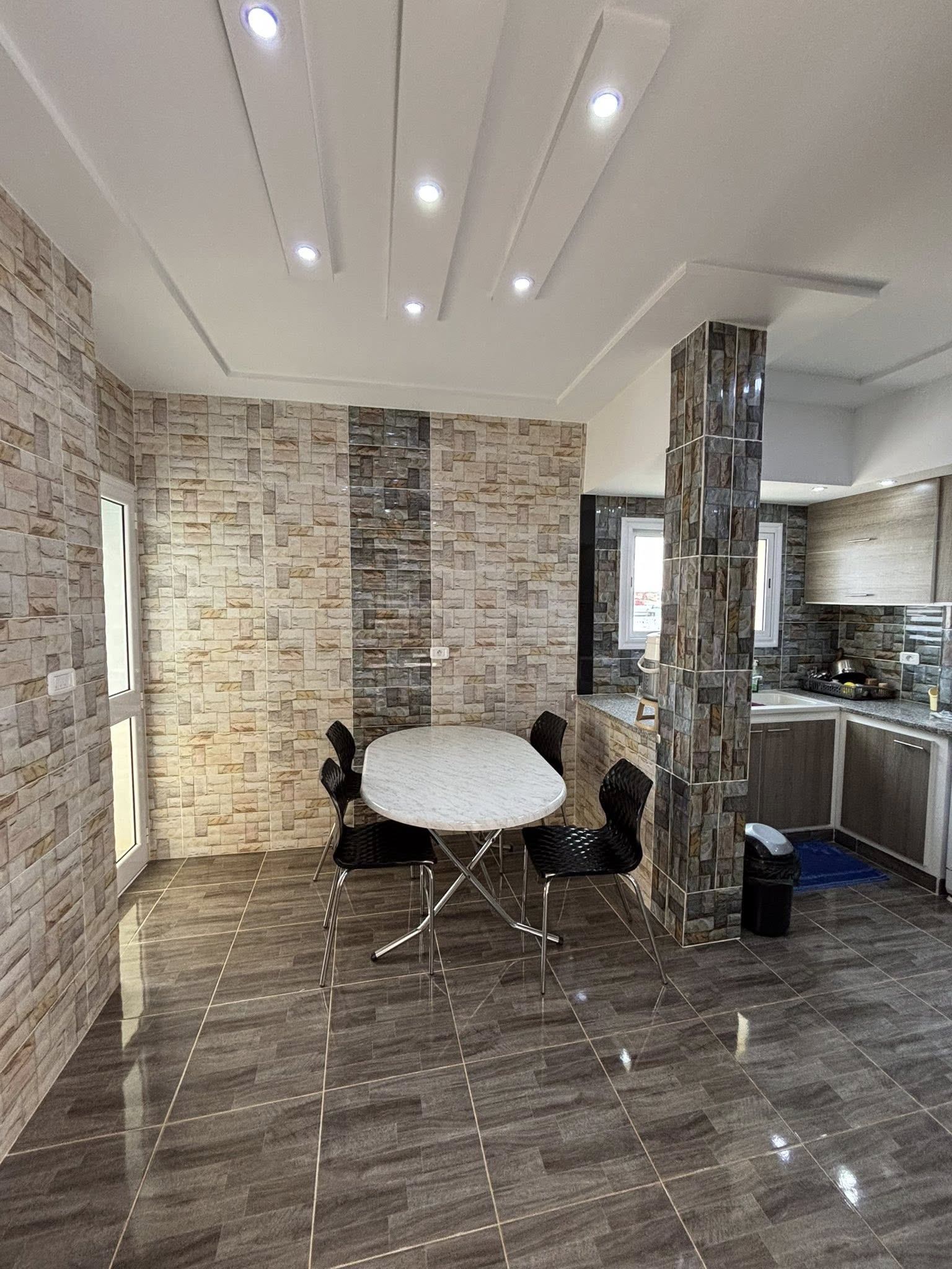 🏠 للبيع – طابق علوي